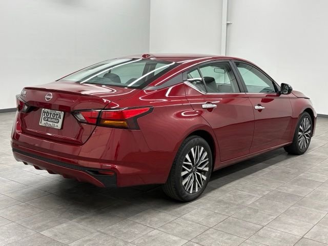 Used 2025 Red Nissan 2.5 SV image 2