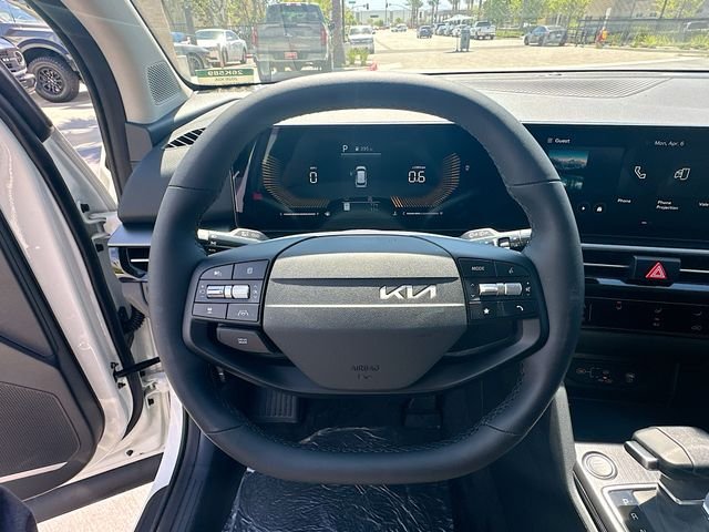 Used 2026 Snow White Pearl Kia LX image 11