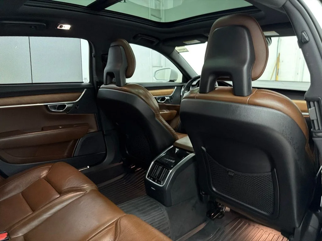 Used 2018  Volvo T6 Inscription image 28