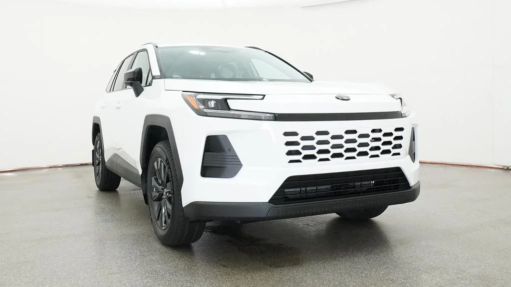 New 2026 Ice Cap Toyota XLE Premium image 7