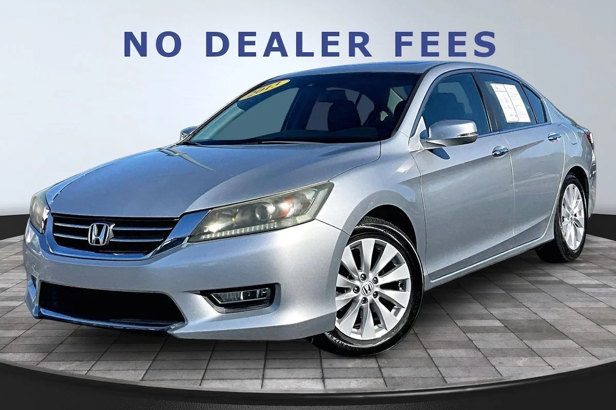 Used 2013 Silver Honda EX-L image 1