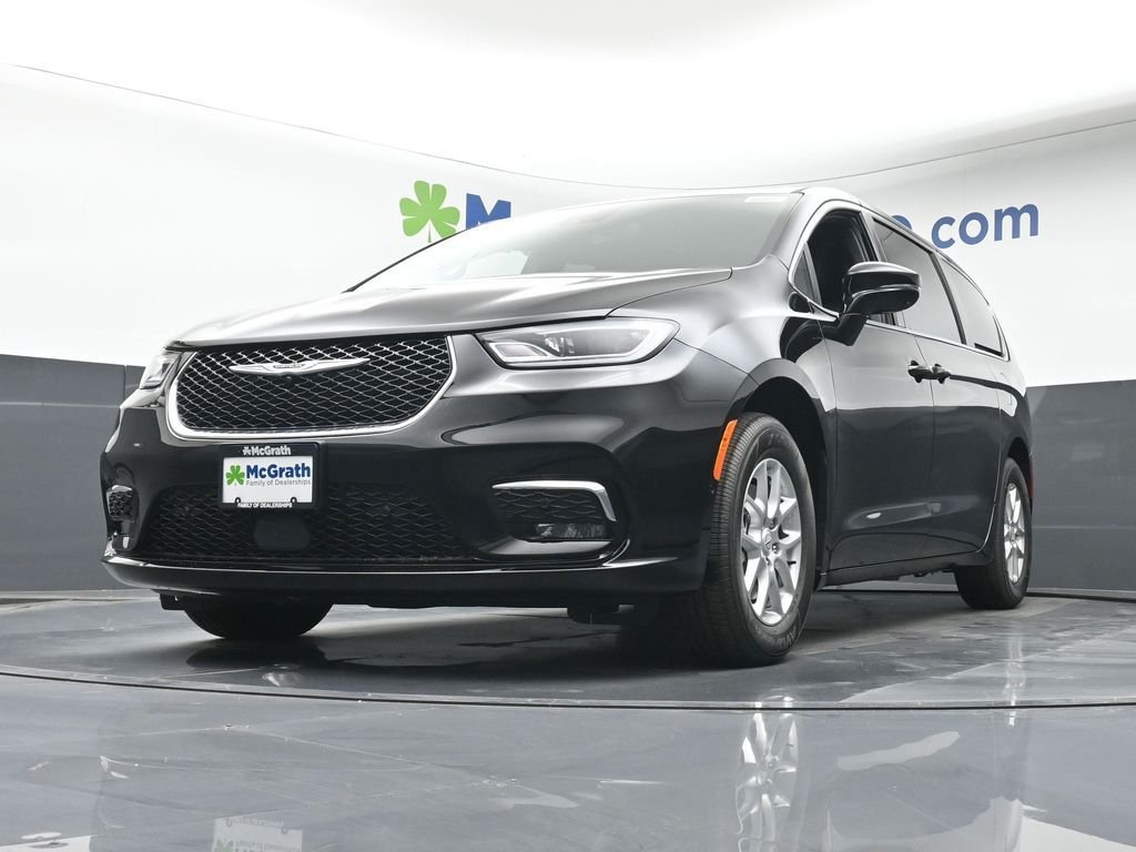2026 Chrysler Pacifica Select - Photo 7