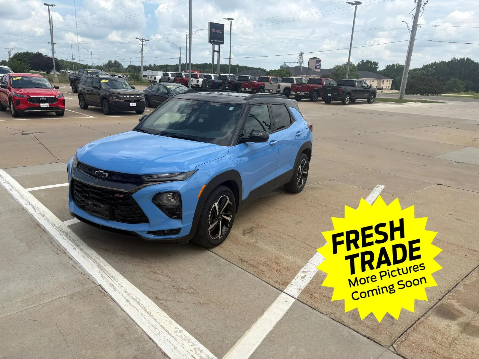 Used 2023 Fountain Blue Chevrolet RS image 3