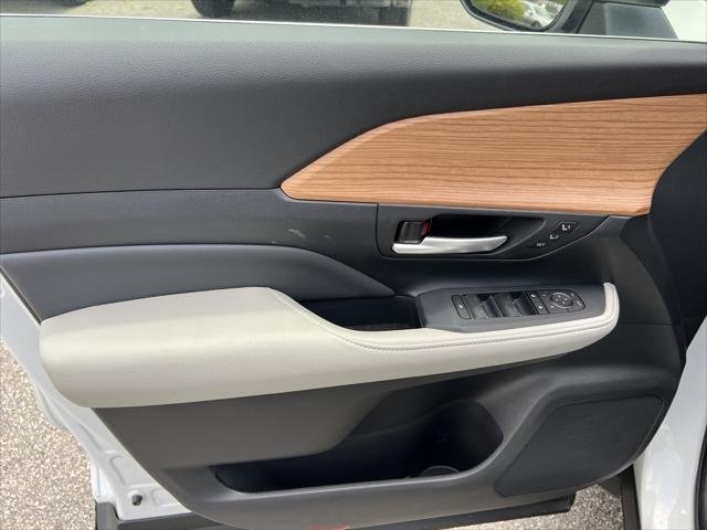 Certified Used 2025 WIND CHILL PEARL Toyota Limited image 22