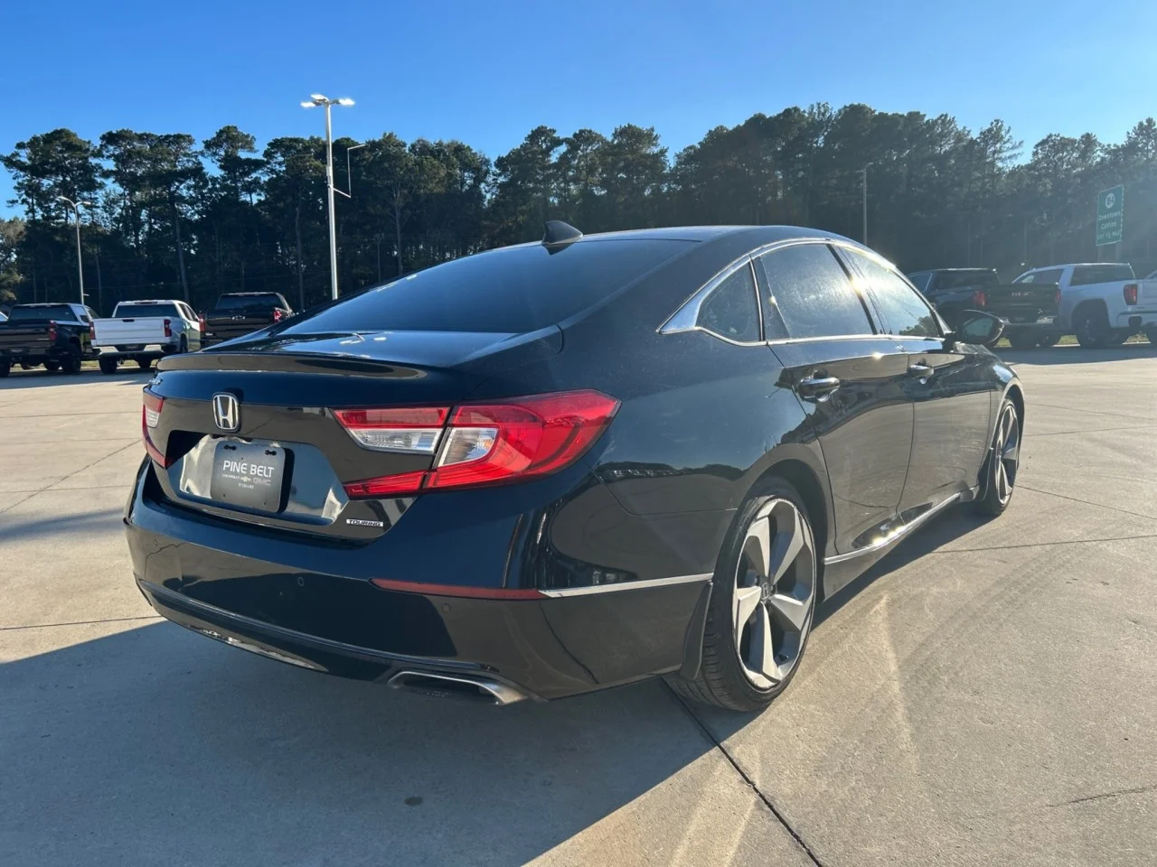 Used 2018  Honda Touring 1.5T image 3
