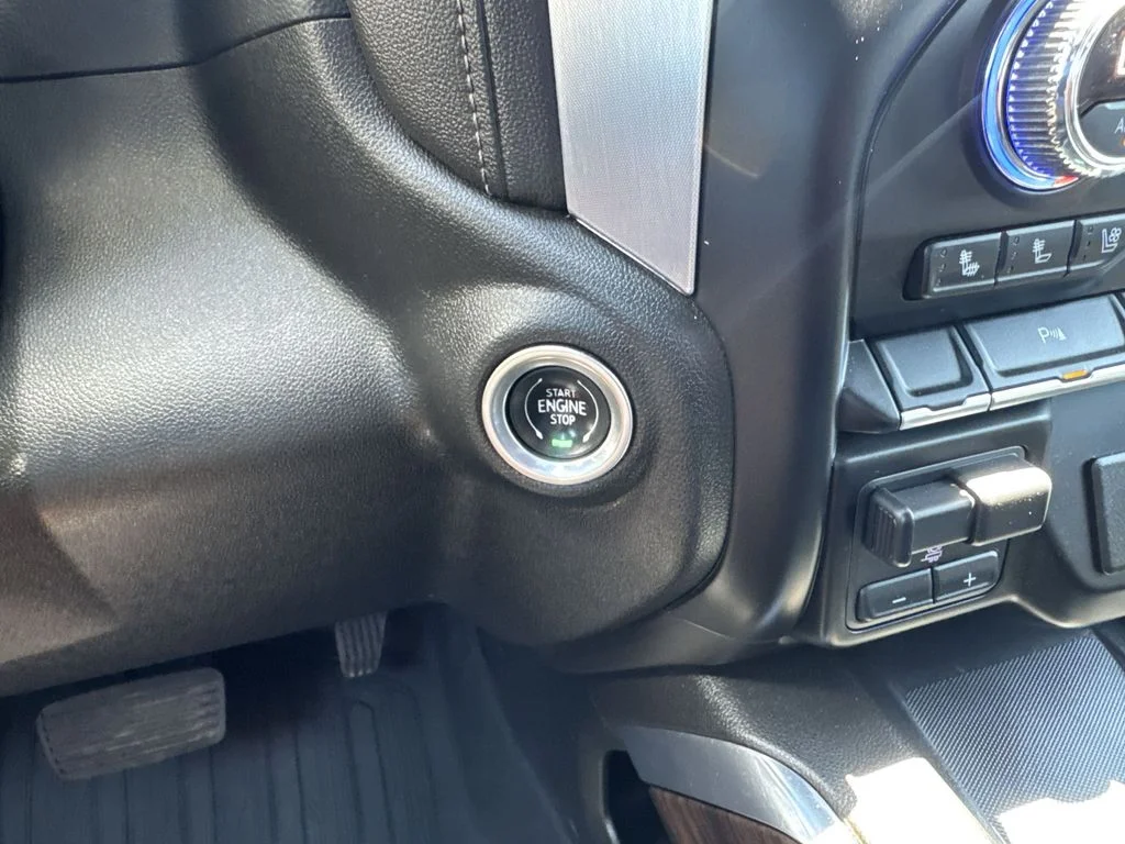 Used 2022 Silver GMC SLT image 17