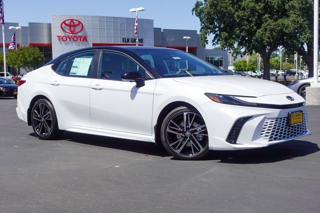 New 2026 Wind Chill Pearl with Midnight Black Metallic roof <sup>1</sup> Toyota  XSE image 6