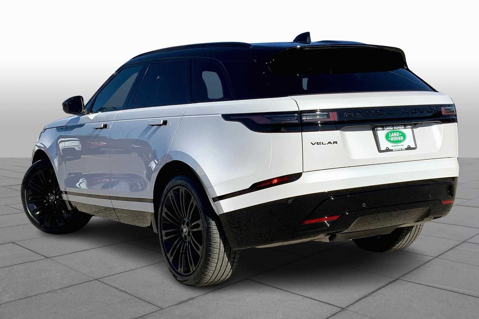 Used 2025 Ostuni Pearl White Metallic Land Rover Dynamic SE image 12
