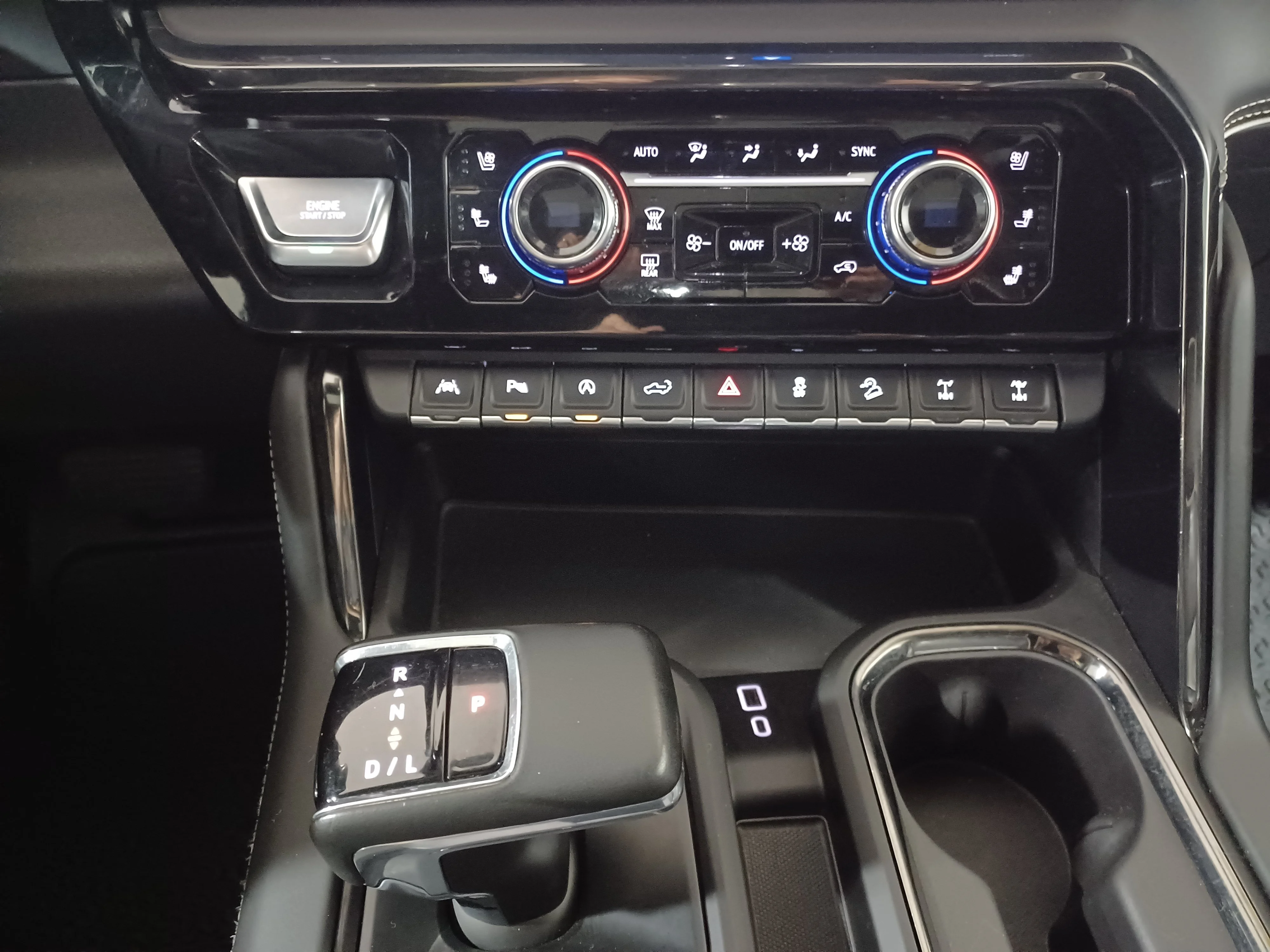 Used 2024 Sterling Metallic GMC AT4X 4WD*3.0L Duramax | Adaptive Cruise | Remote Start | Cooled Leather | Sunroof | Htd Wheel | AEV image 19