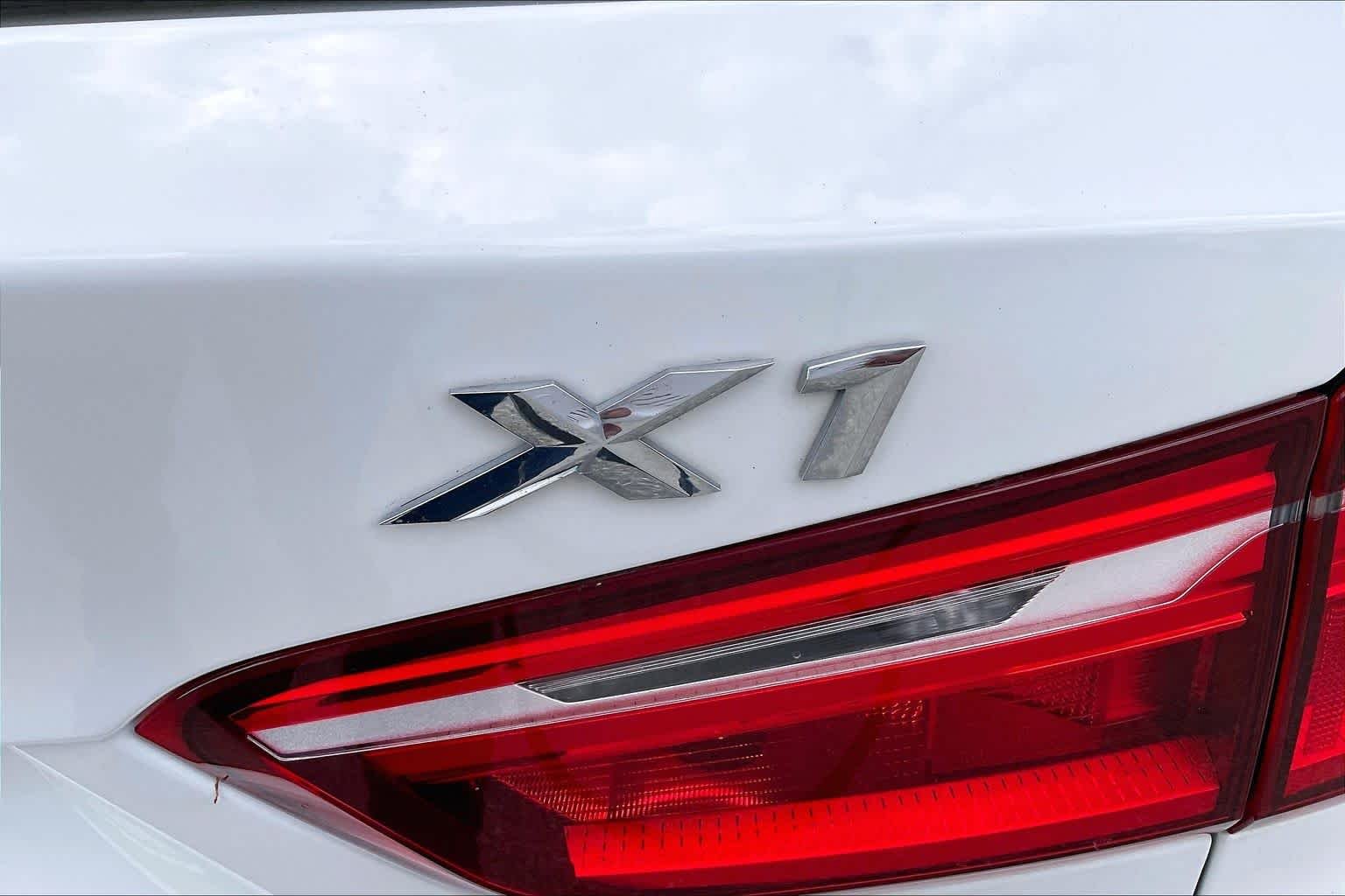 Used 2017 Alpine White BMW xDrive28i image 9