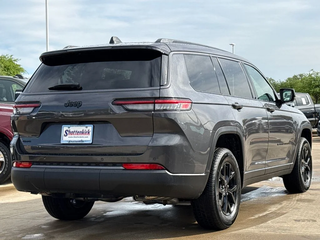 New 2026 Baltic Gray Metallic Clear-Coat Exterior Paint Jeep Altitude image 8