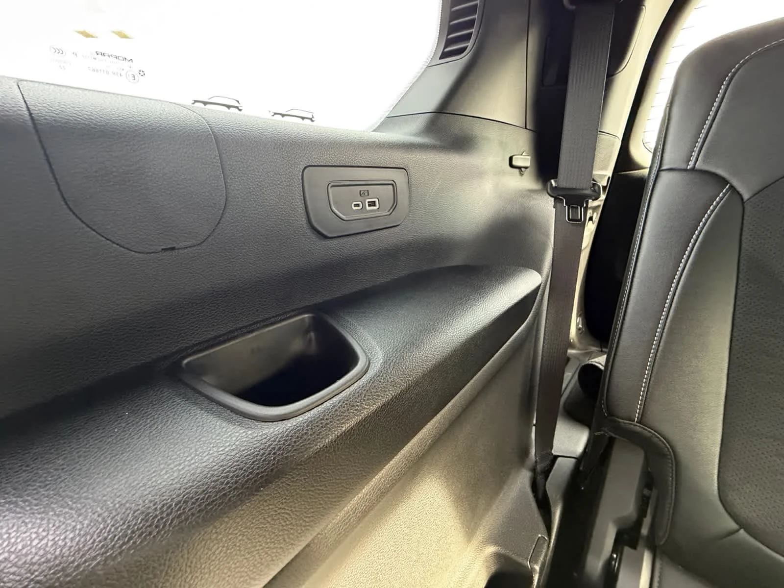 Used 2023 Diamond Black Crystal Pearlcoat Jeep Altitude image 25
