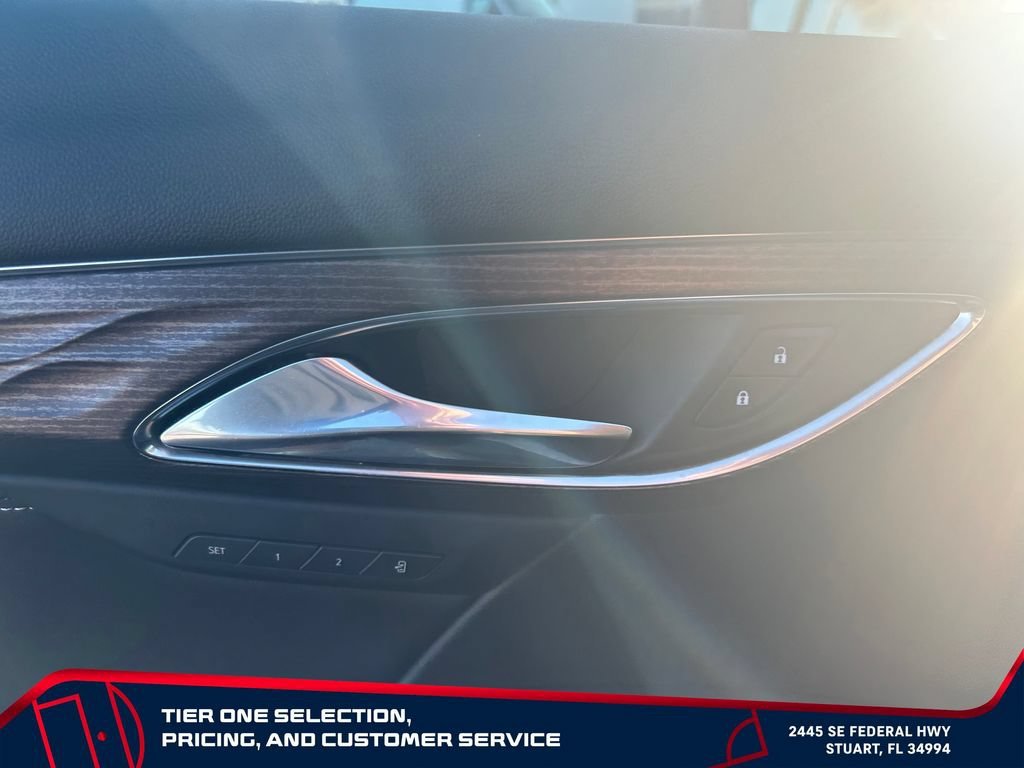 Used 2023 WHITE FROST TRICOAT Buick Avenir image 12
