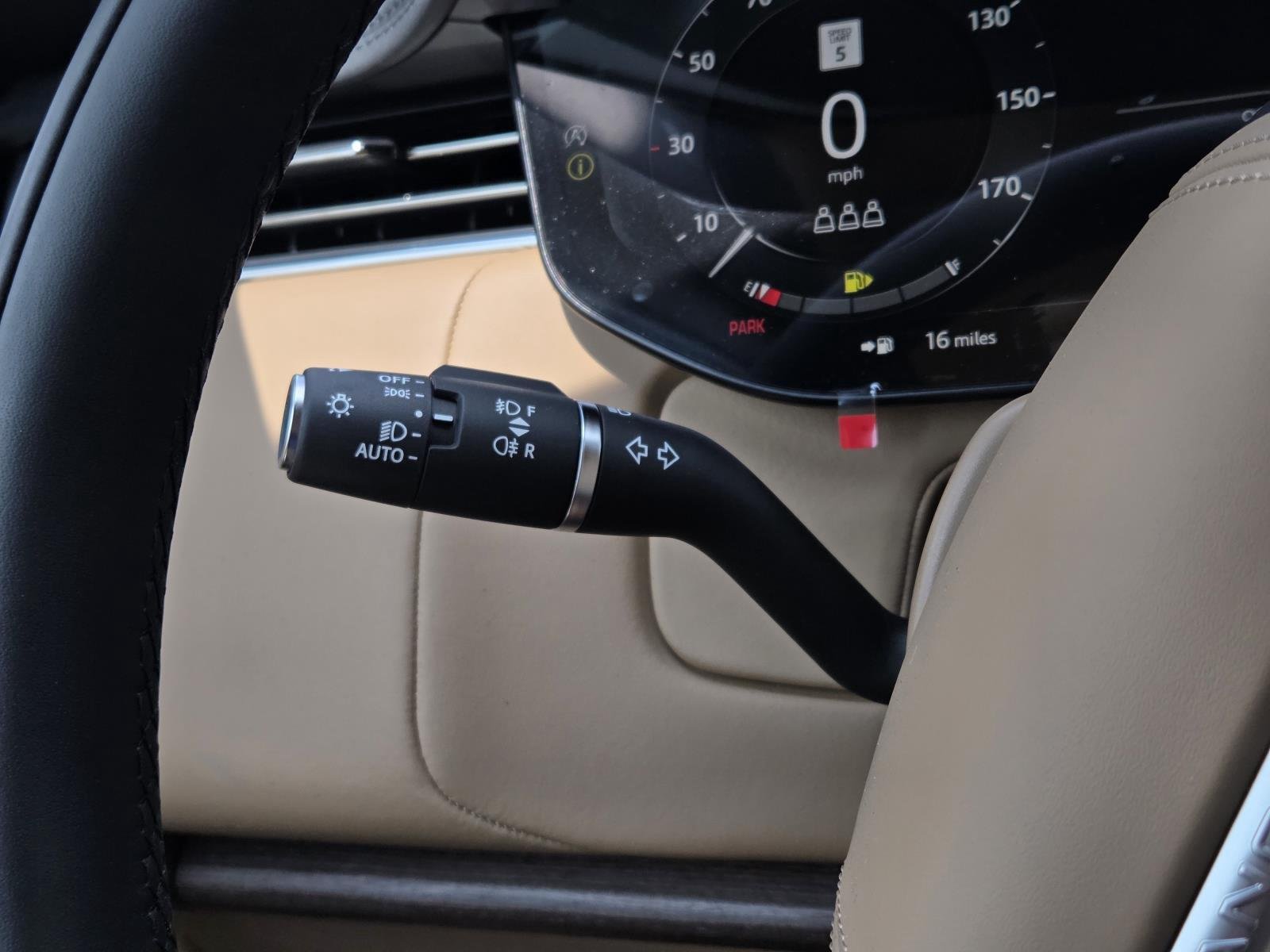 New 2026 Eiger Grey Land Rover SE image 22