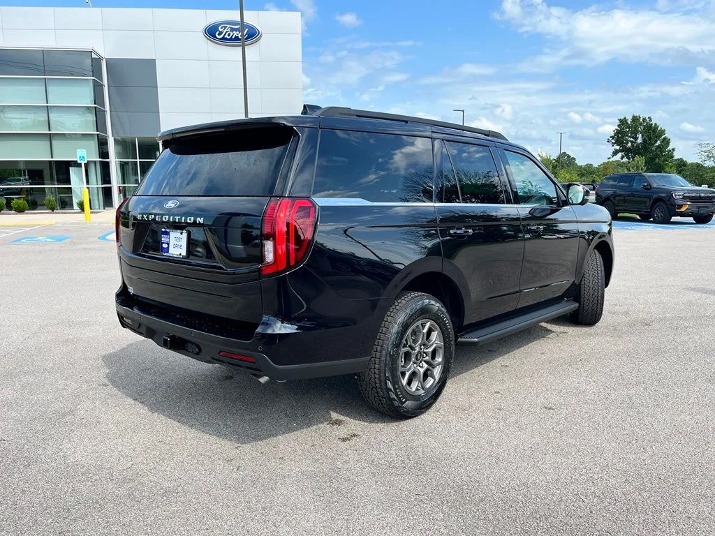 New 2027 Black Ford Active image 5