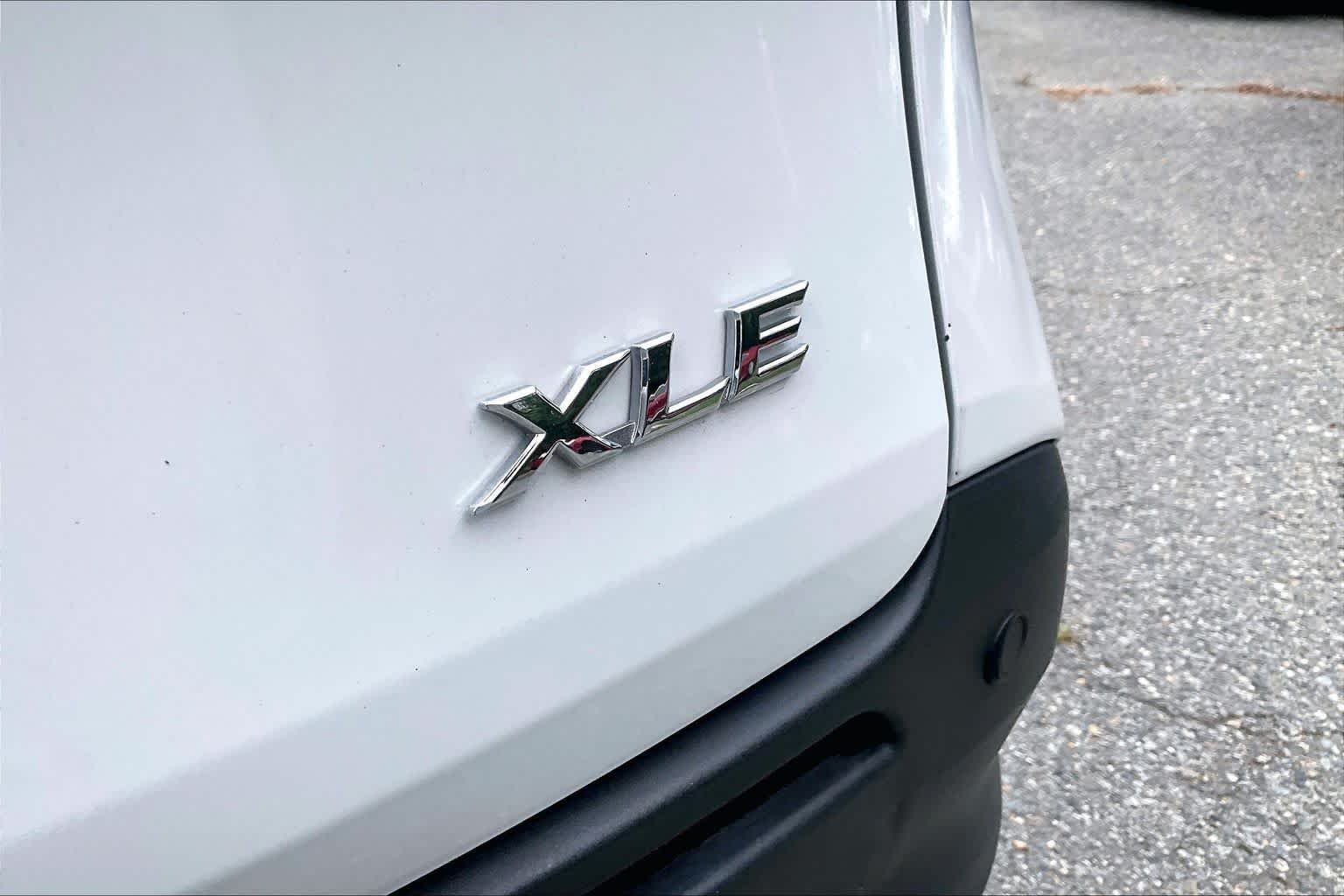 Used 2025 Wind Chill Pearl Toyota XLE image 10