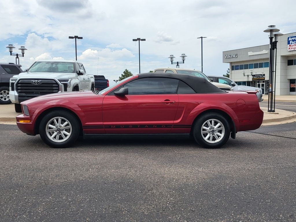 Used 2007 Red Ford V6 Deluxe image 7