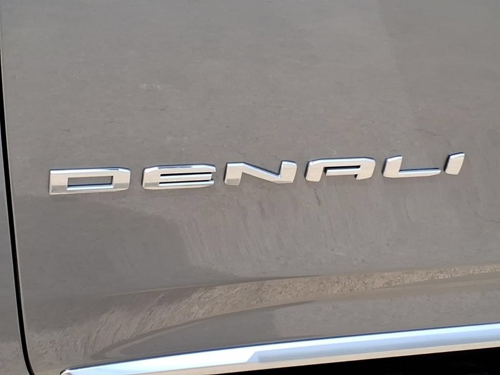 2026 GMC Yukon XL Denali - Photo 10