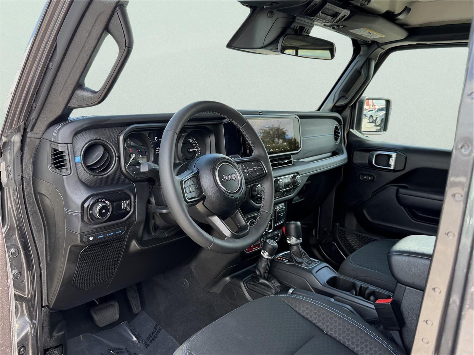 Used 2025 Granite Crystal Metallic Clearcoat Jeep Rubicon image 15