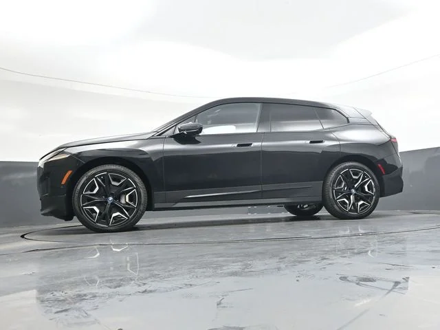 Used 2024 Black Sapphire Metallic BMW xDrive50 image 36