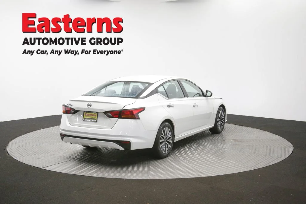 Used 2025 White Nissan 2.5 SV image 41
