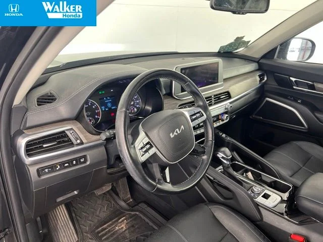 Used 2022 Black Kia EX image 14