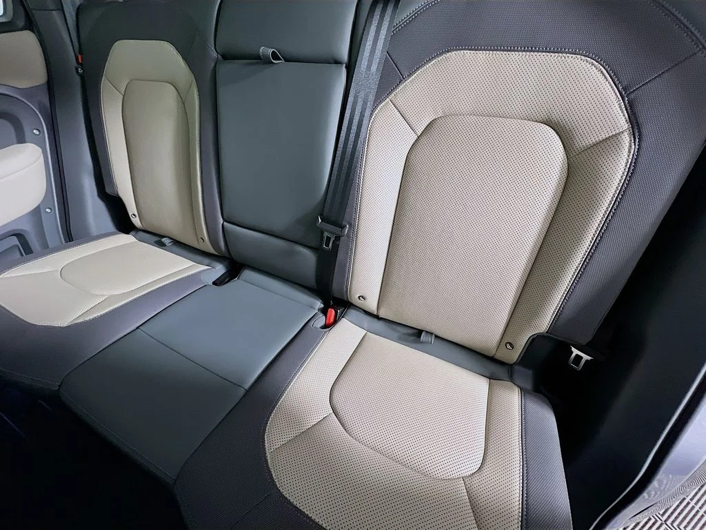 Used 2024 Eiger Gray Metallic Land Rover X-Dynamic SE image 26