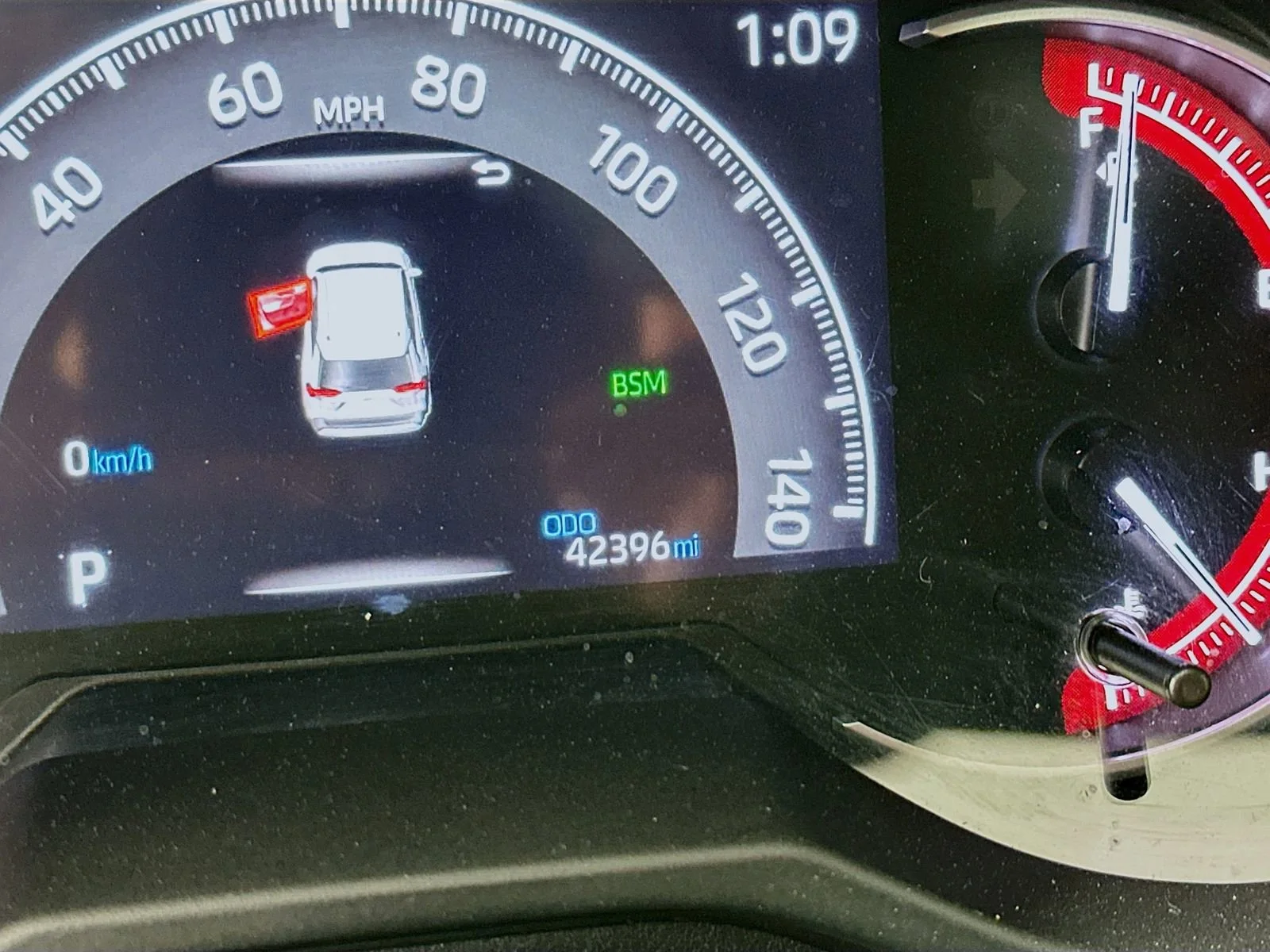 2023 Toyota RAV4 XLE - Photo 13