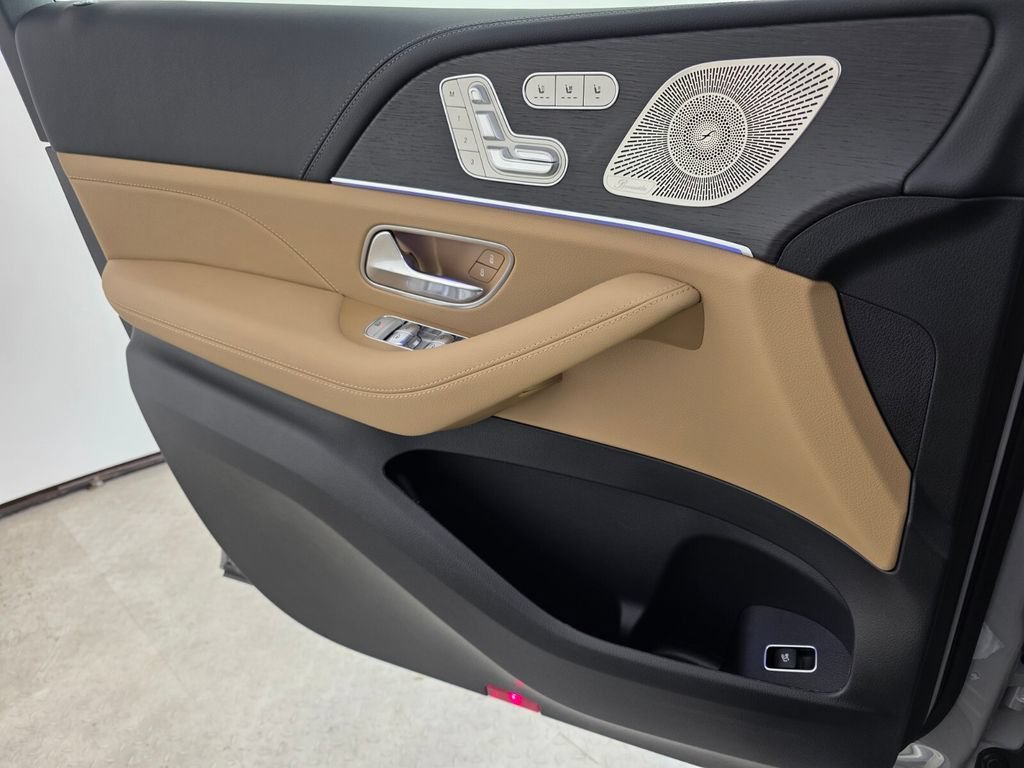 New 2026 MANUFAKTUR Alpine Grey Mercedes-Benz GLS 580 image 38