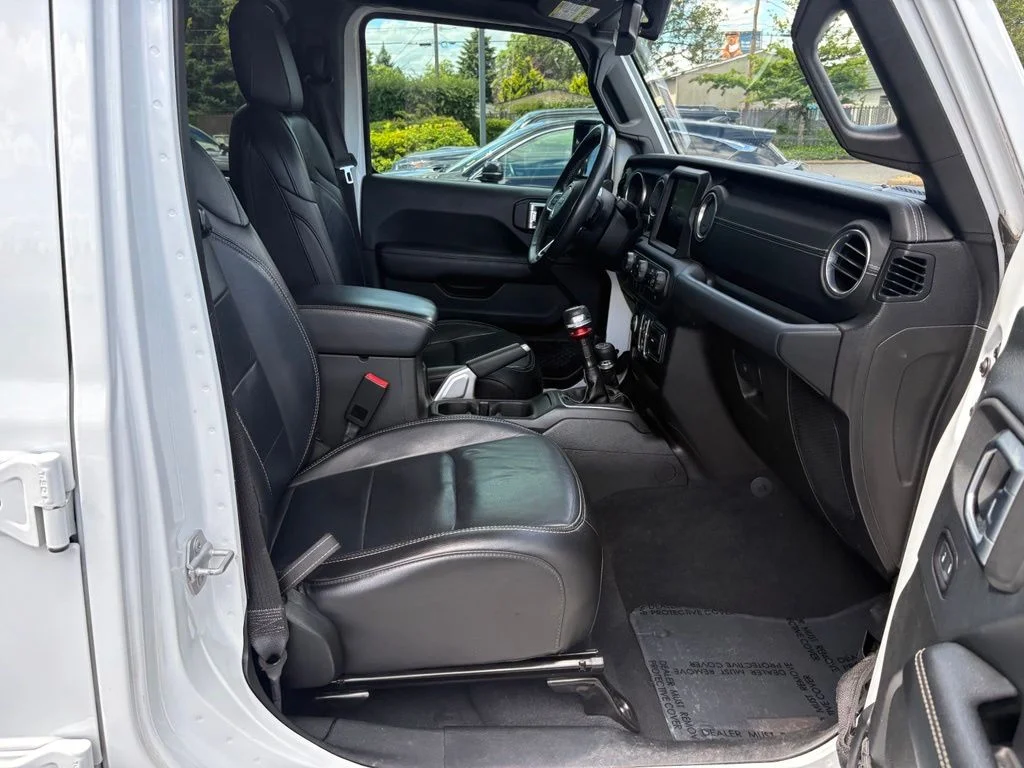 Used 2018 White Jeep Unlimited Sahara image 23