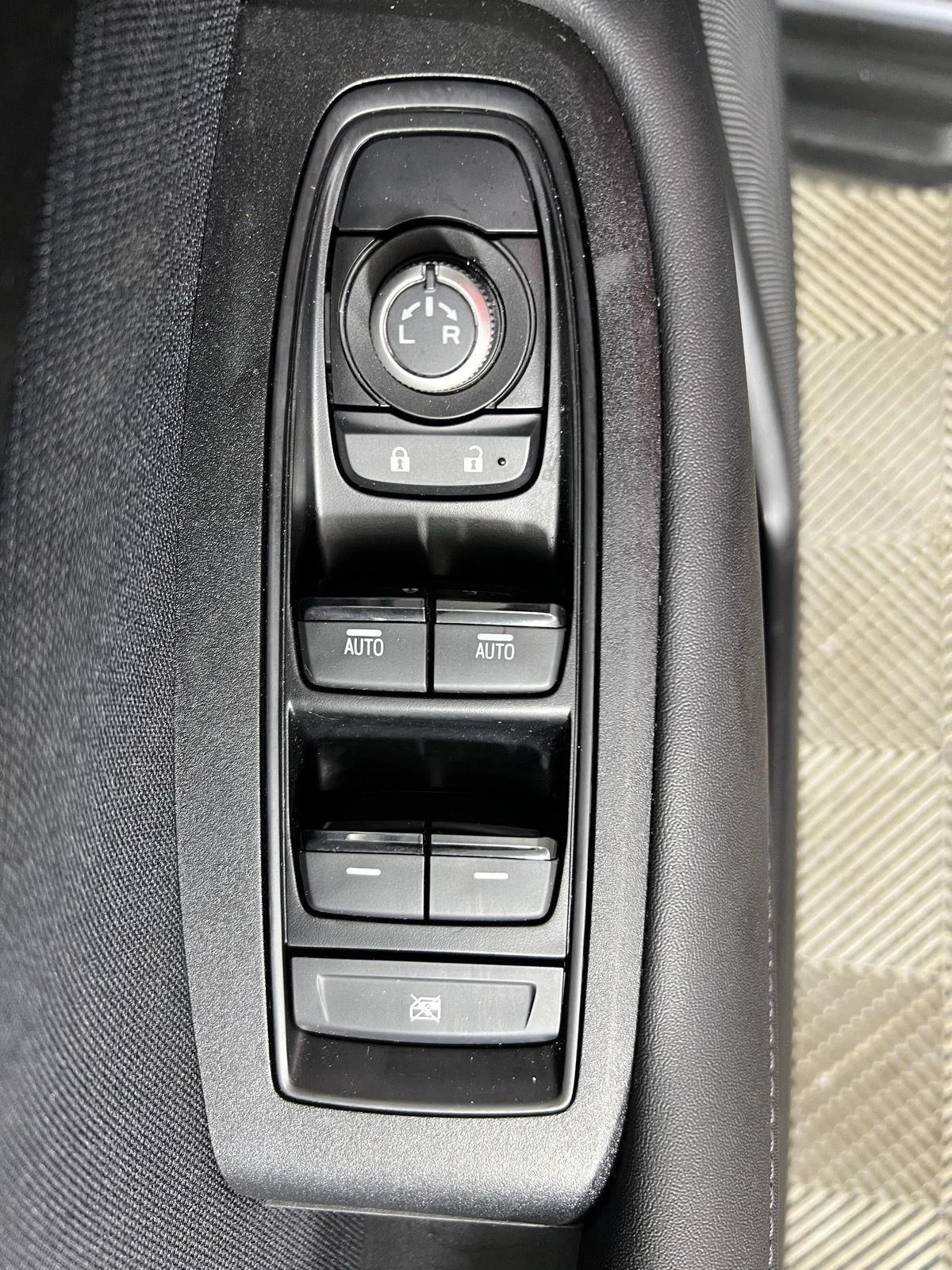 Used 2025 Ice Silver Metallic Subaru Premium image 15