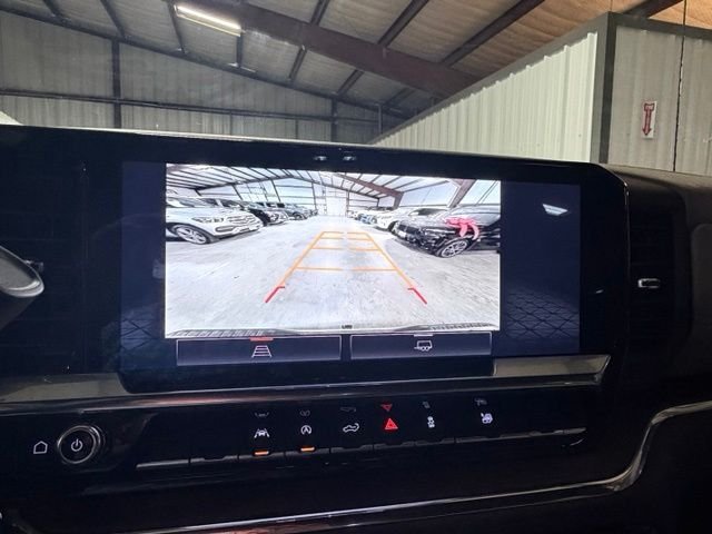 Used 2023 White GMC SLT image 18
