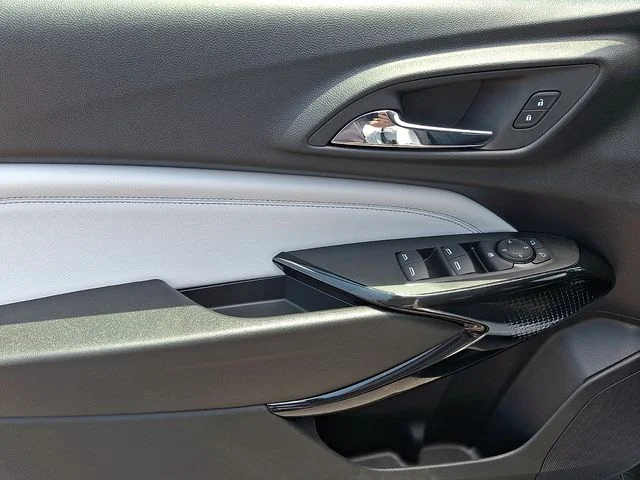 New 2026 White Chevrolet LT image 10