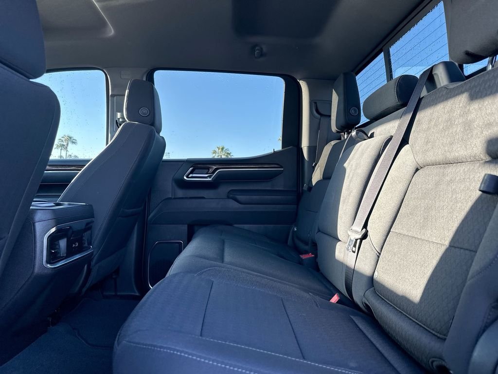 Used 2025 Silver GMC Elevation image 12