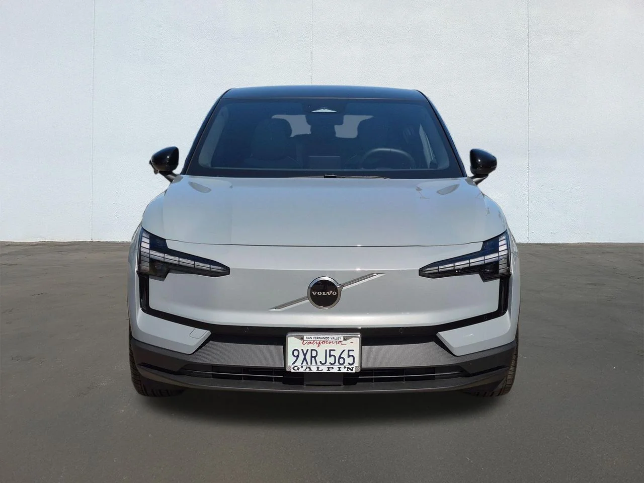 Used 2026 Vapour Grey Volvo Plus image 2