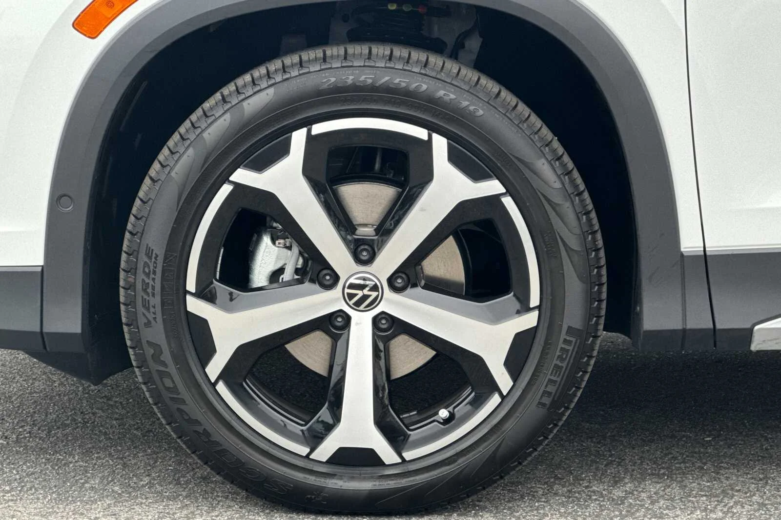 New 2026 White Volkswagen 2.0T SE image 25