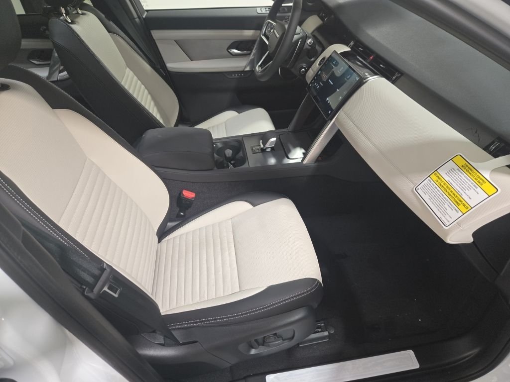 New 2026 Fuji White LAND ROVER  image 28