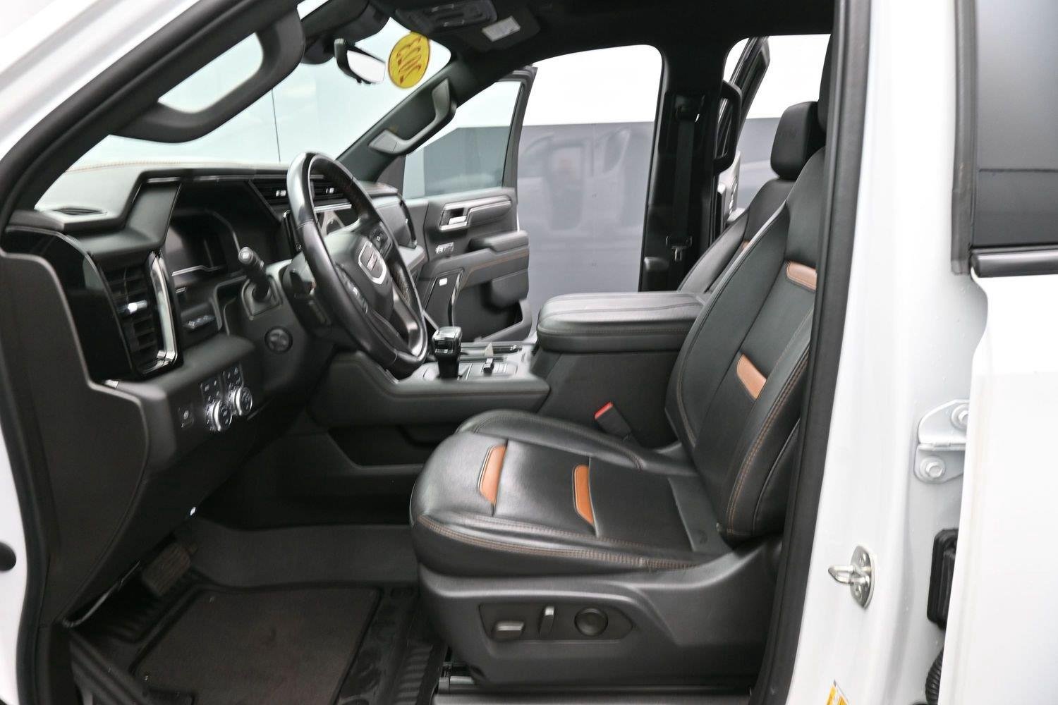 Used 2023 SUMMIT WHITE GMC AT4 image 12