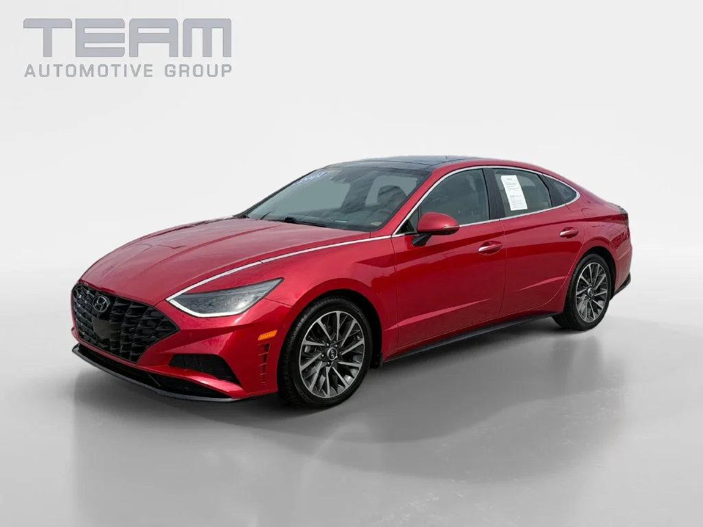 Used 2021 Red Hyundai Limited image 3