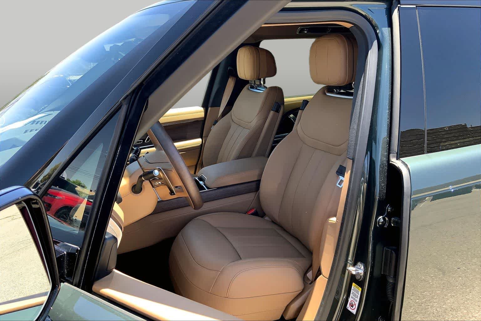 New 2026 Belgravia Green Land Rover SE image 9