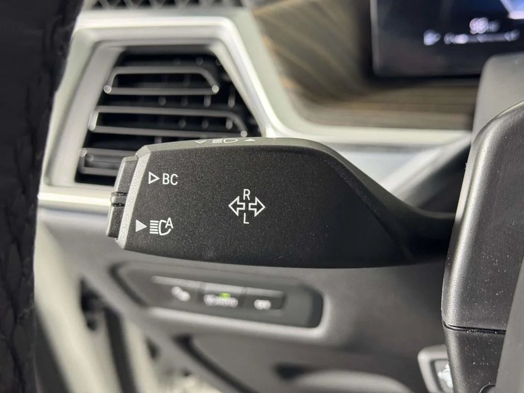 Used 2026 White BMW xDrive40i image 21