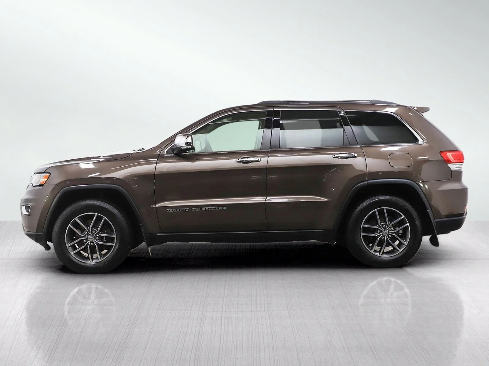 Used 2018 Jeep Grand Cherokee Limited with VIN 1C4RJFBT1JC298248 for sale in Burnsville, Minnesota