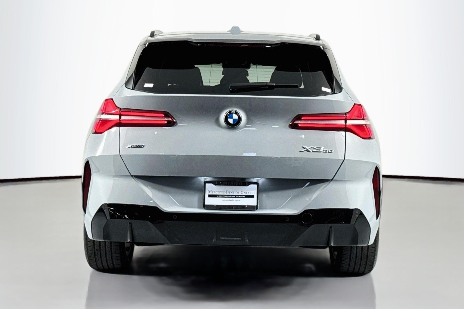 Used 2025 BROOKLYN GREY BMW 30 xDrive image 3