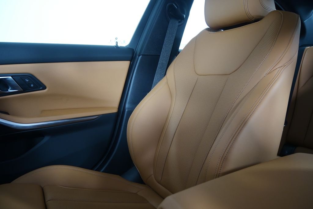New 2026 Arctic Race Blue metallic BMW 330i xDrive image 19