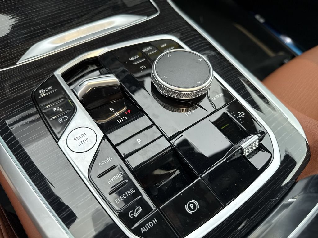 New 2026 White Metallic BMW xDrive50e image 20