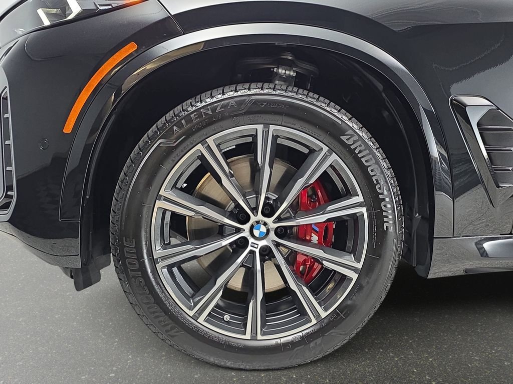New 2026 Black Sapphire Metallic BMW xDrive40i image 32
