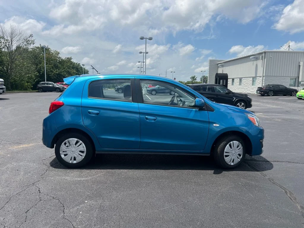 Used 2019 Sapphire Blue Metallic Mitsubishi  image 2