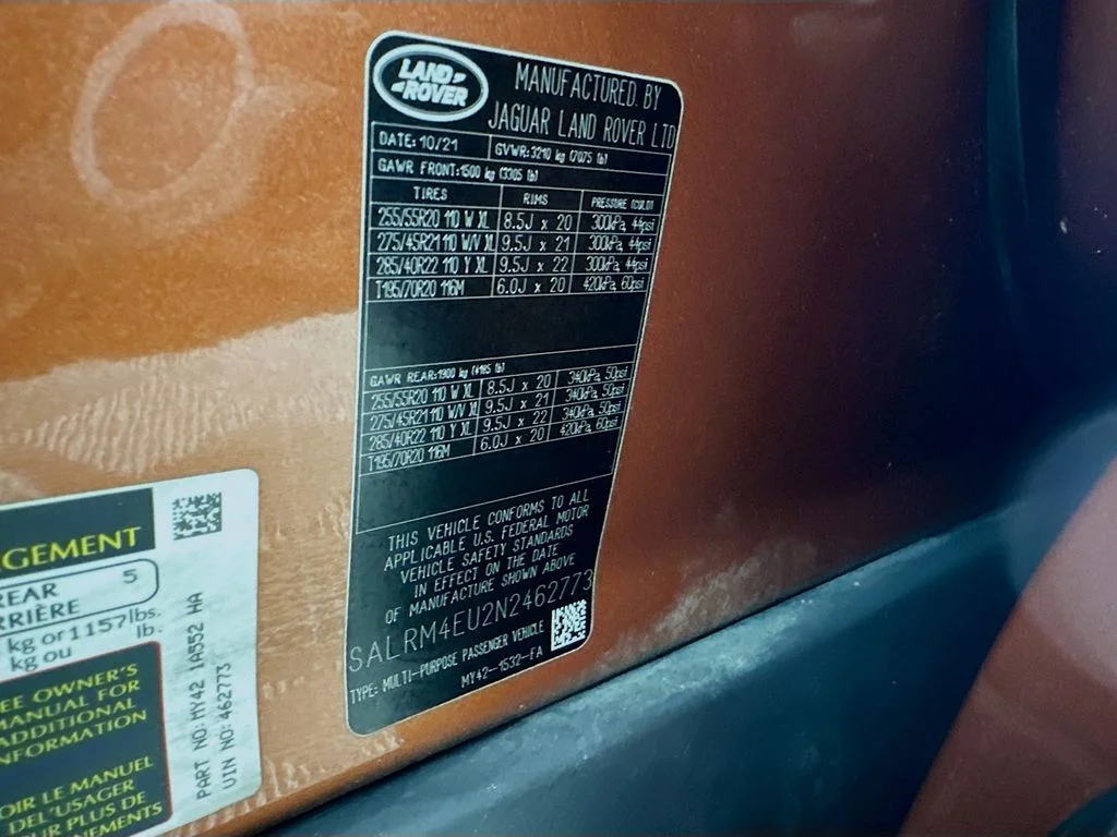 Used 2022 Namib Orange Premium Metallic Land Rover HSE R-Dynamic image 32