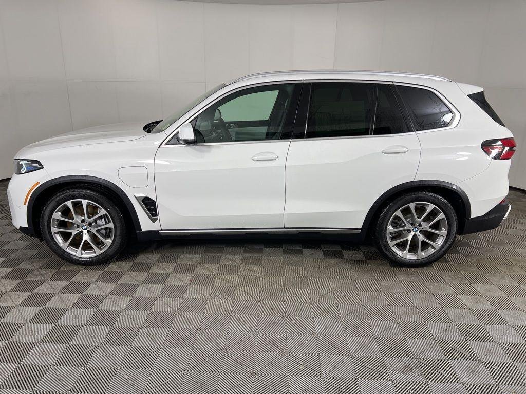 New 2026 Alpine White BMW xDrive50e image 4