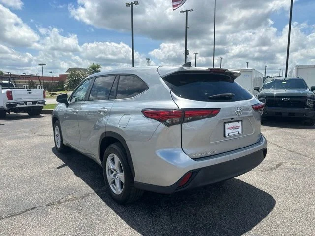 Used 2023 Silver Toyota LE image 5